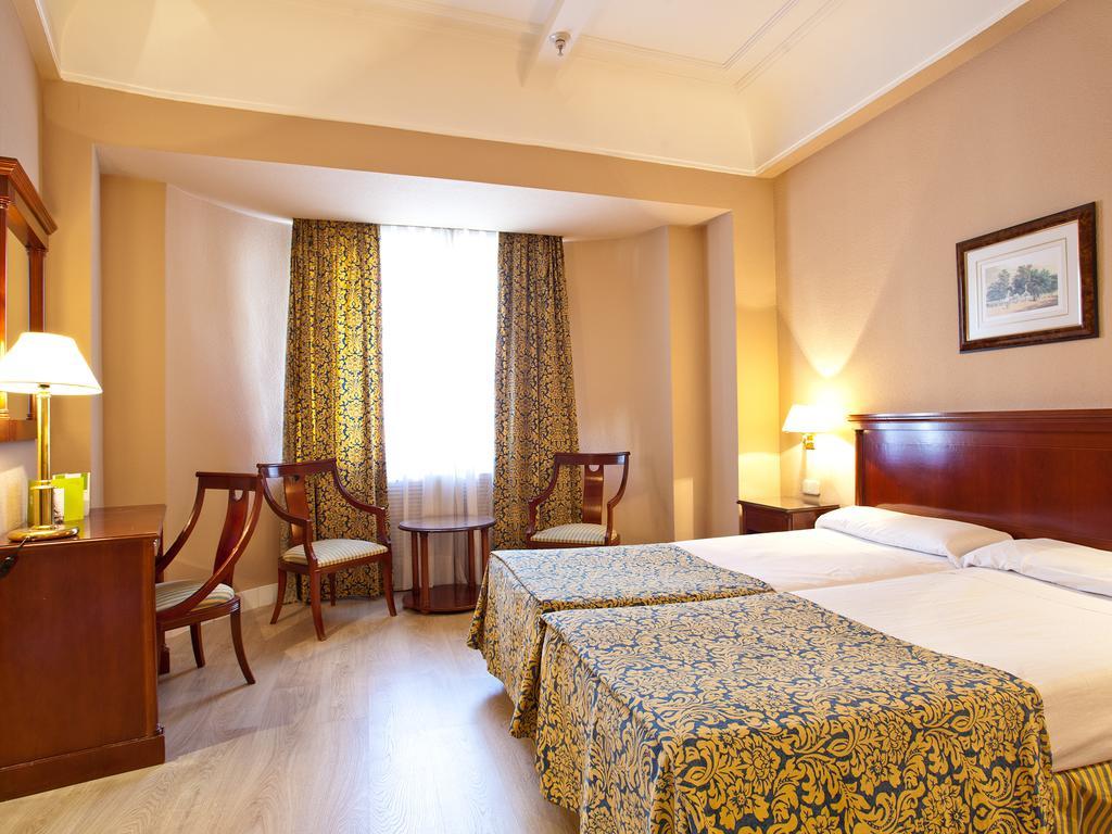 Room Mate Macarena, Madrid Gran Via Room photo
